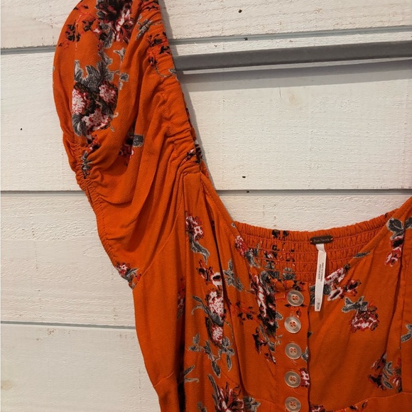 Free People Close To You Blouse Orange Floral Off Shoulder Top in size Medium - Picture 8 of 12